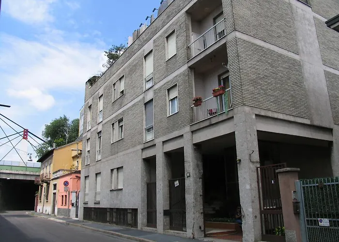 Stephenson Apartment *